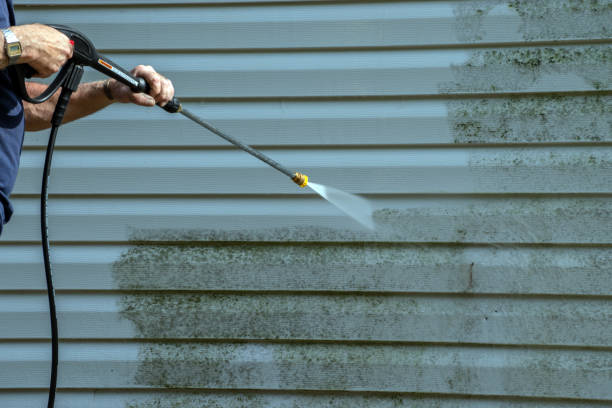 Best Pool Deck Cleaning  in Tumter, WA